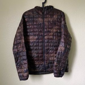 The North Face Men’s thermoball hoodie - size Medium